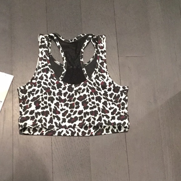 A girls leopard print sport bra not use - Picture 2 of 2